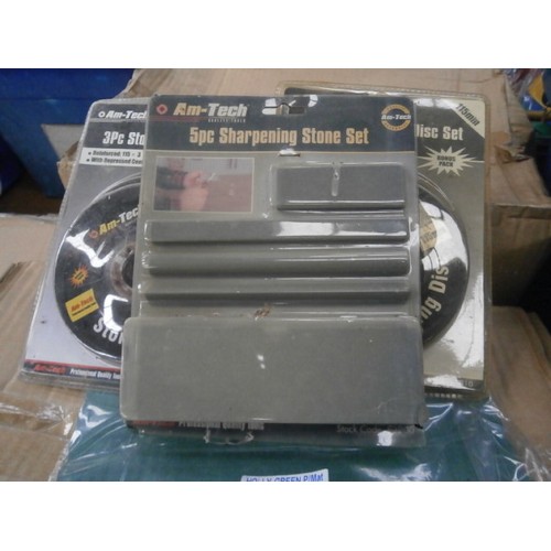 160 - Box inc tools and hardware