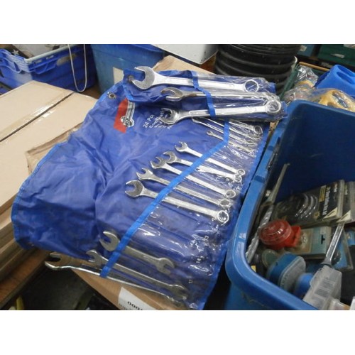 160 - Box inc tools and hardware