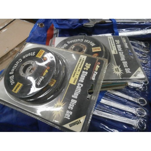 160 - Box inc tools and hardware