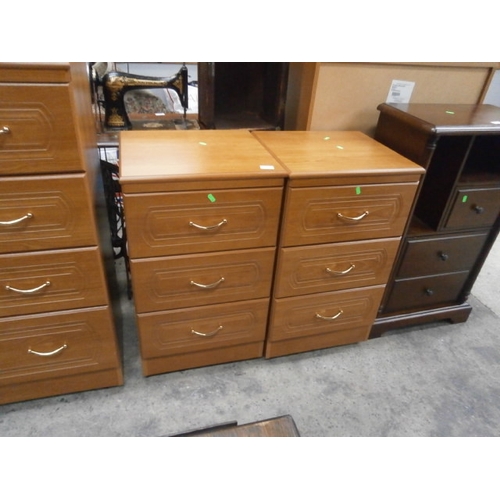 712 - Pair of small 3 drawer bedroom chests