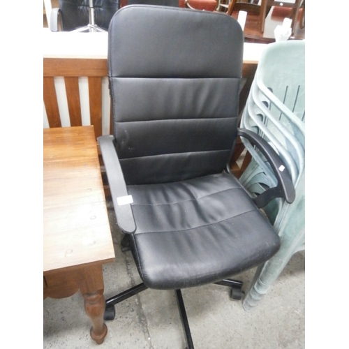 681 - Swivel office armchair