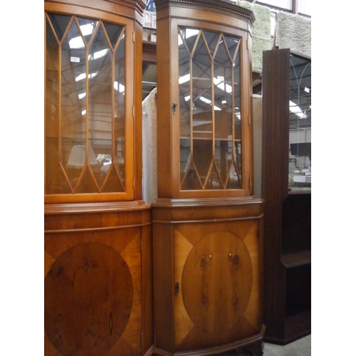 721 - Glazed corner cabinet