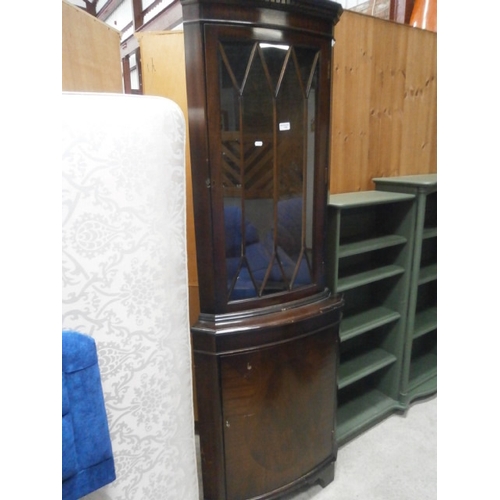 726 - Glazed corner cabinet