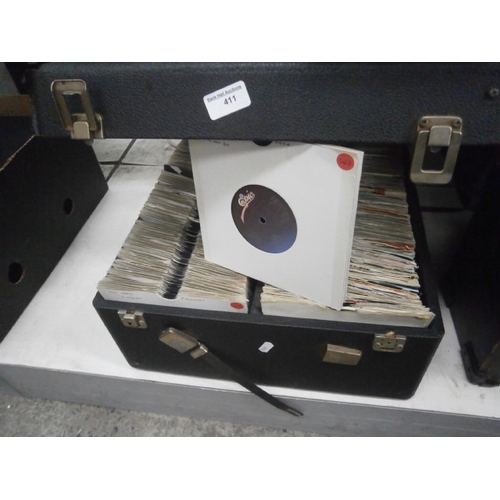 411 - Storage case containing vinyl 45s