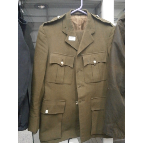 425 - Military jacket and pants