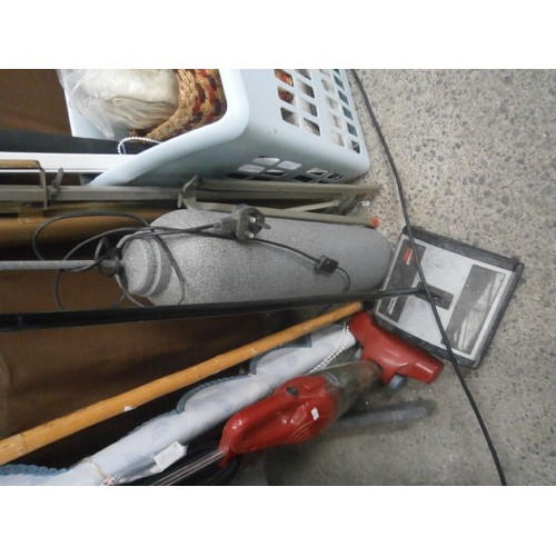 252 - Lot inc walking stick, window blinds, lamp, carpet sweeper, etc