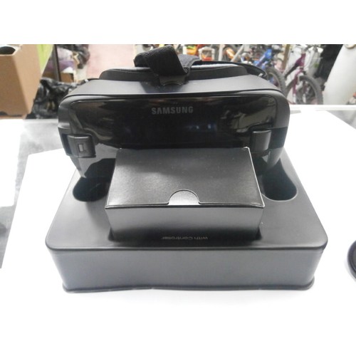 263 - Samsung Gear VR with controller