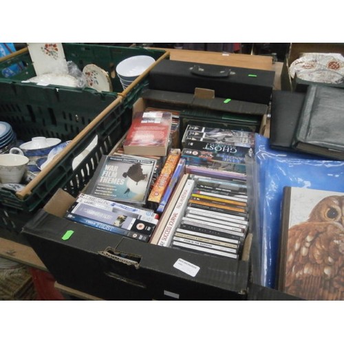 286 - Lot inc jigsaw puzzles, file folders, photo albums with old photographs, etc