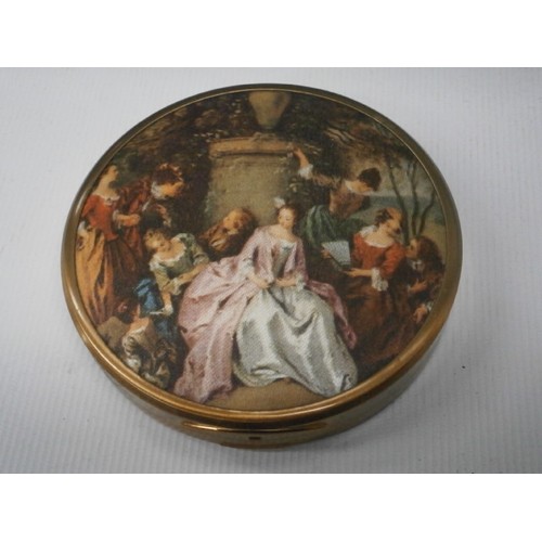 344 - Lot inc decorative cameo ring and compact