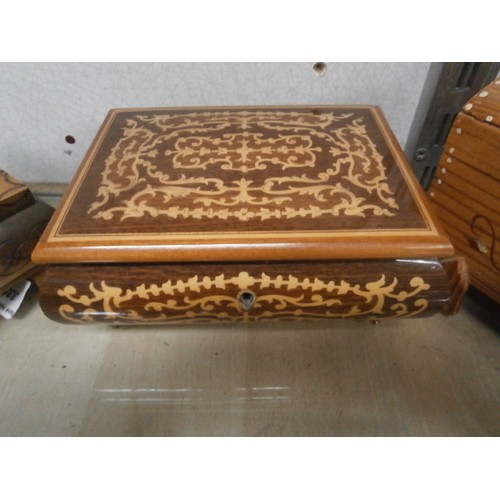 353 - Lot inc two wooden music boxes, wooden keepsake box and dominoes.