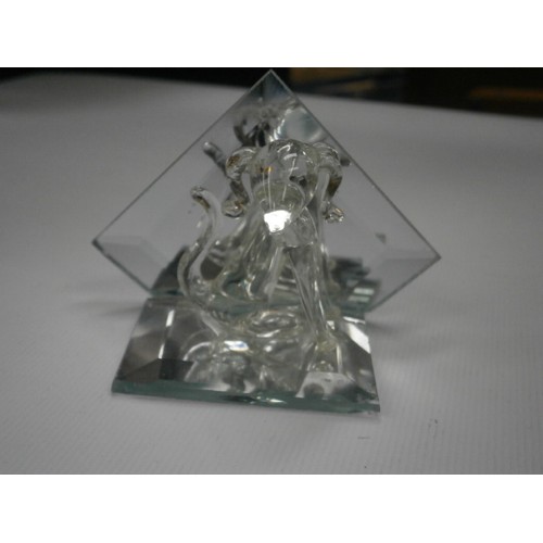 370 - Collection of decorative glass ornaments