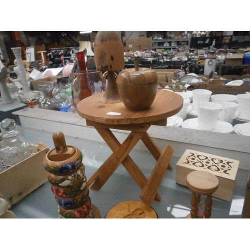 384 - Collection of wooden items inc small table, cross stitch stand, napkin rings, etc