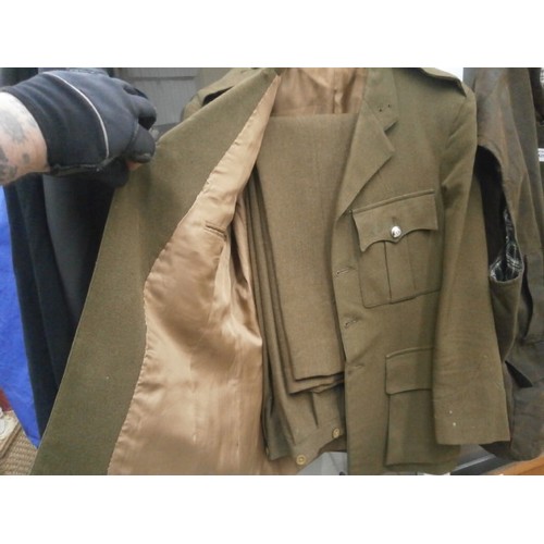 425 - Military jacket and pants