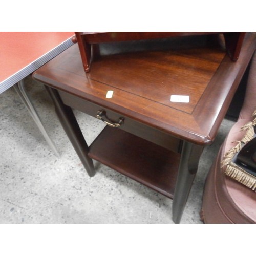 627 - 4 x items including mahogany lamp table with drawer