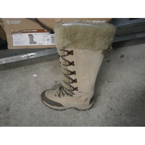 16 - Hi-tec waterproof suede womens boots size 5