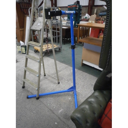 613 - PARK TOOL bicycle repair stand