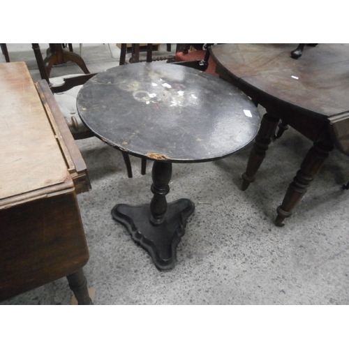 633 - Small painted pedestal table