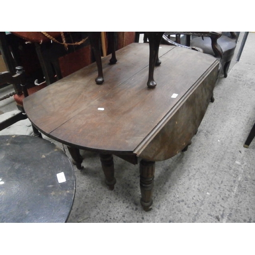 635 - Vintage drop leaf dining table