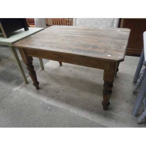 733 - 4ft x 3ft vintage pine farmhouse dining table