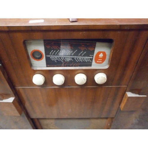 623 - Vintage ACE radiogram