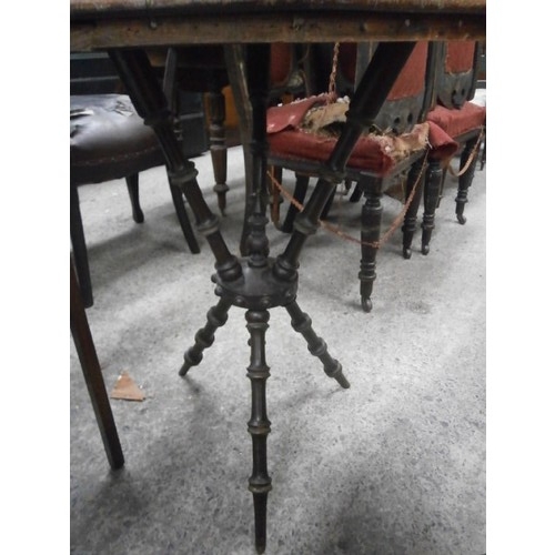 638 - Antique octagonal table with marquetry top and tripod frame