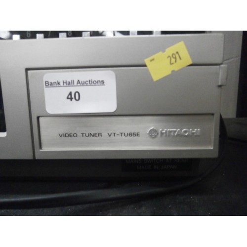 40 - Hitachi video tuner VT-TU65E, powers up