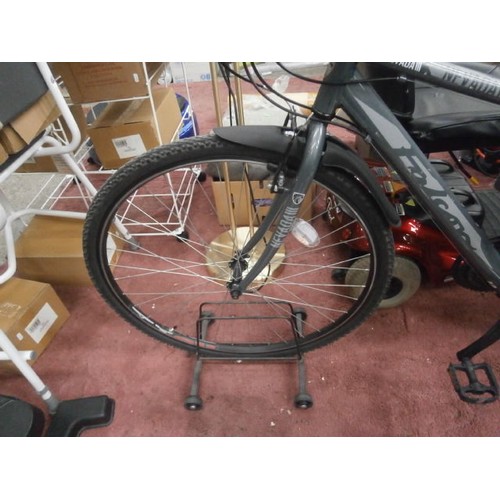 202 - Nevada Falcon road bike in excellent condition