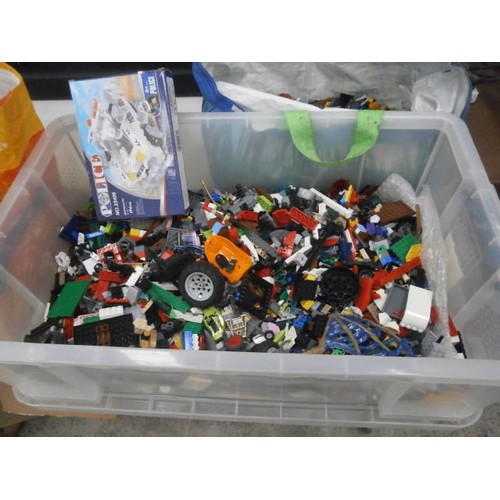 230 - Large quantity of modern Lego pieces