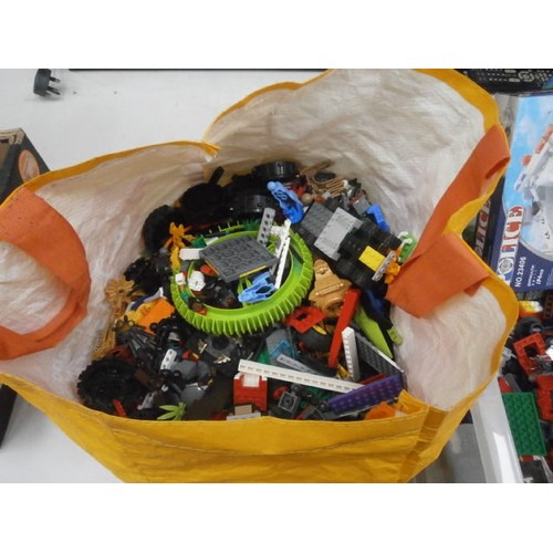 230 - Large quantity of modern Lego pieces