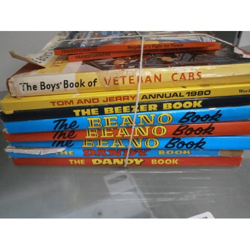 390 - Collection of annuals inc The Beano, The Dandy, etc