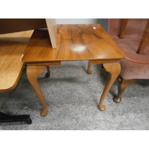 627 - 3 x items including vintage Queen Anne legged occasional table