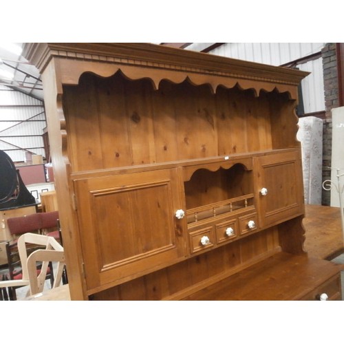 669 - Large pine 3 drawer dresser