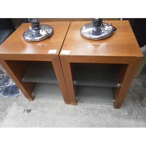 693 - 2 bedside stands & 2 chrome lamps