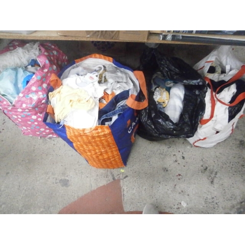 148 - Quantity of assorted clothing