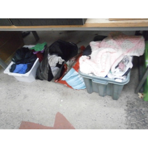 160 - Quantity of clothing