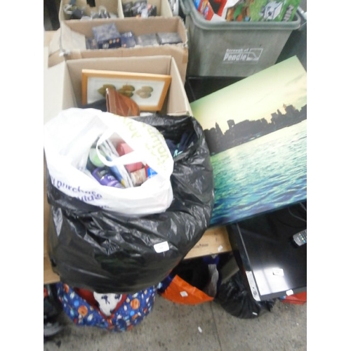 169 - Lot inc bag of clothing, canvas print, candles, etc