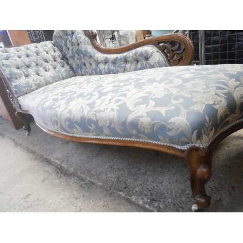 699 - Vintage Continental chaise longue