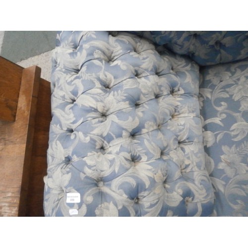 699 - Vintage Continental chaise longue