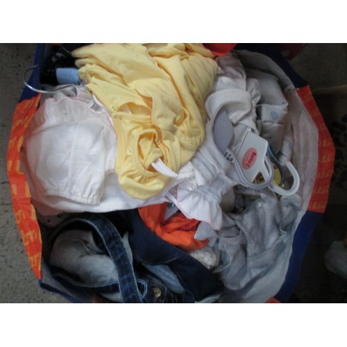 148 - Quantity of assorted clothing