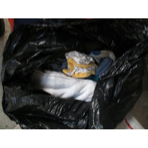 148 - Quantity of assorted clothing