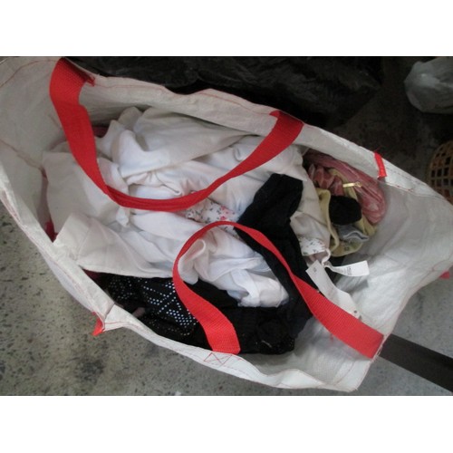 148 - Quantity of assorted clothing