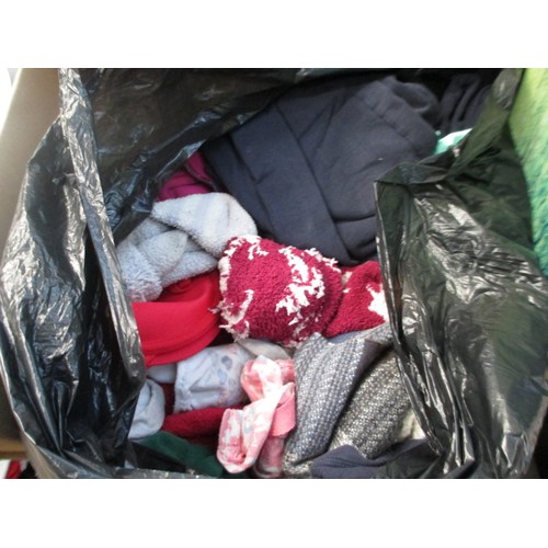 169 - Lot inc bag of clothing, canvas print, candles, etc