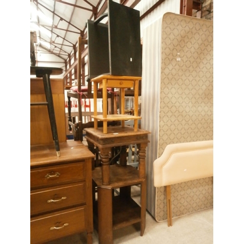 721 - 4 x assorted small tables and stands