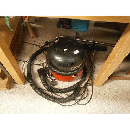 147 - Numatic vacuum cleaner