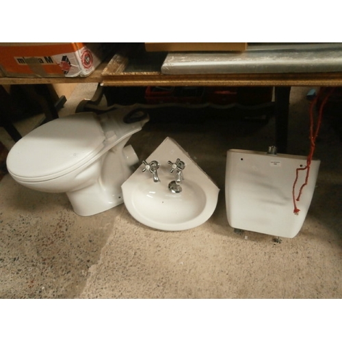 163 - Lot inc toilet and corner sink