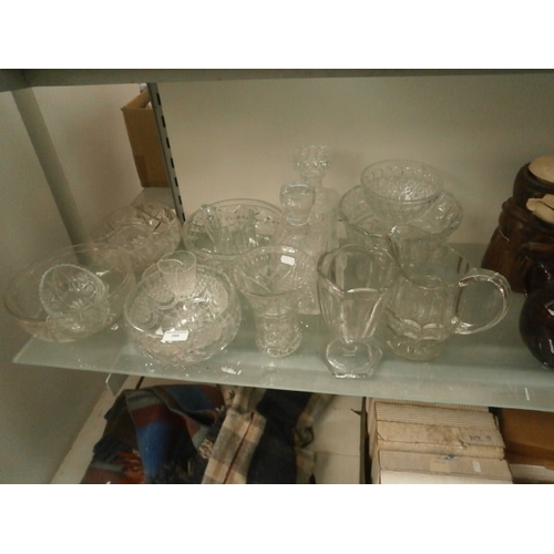 398 - Collection of assorted glassware