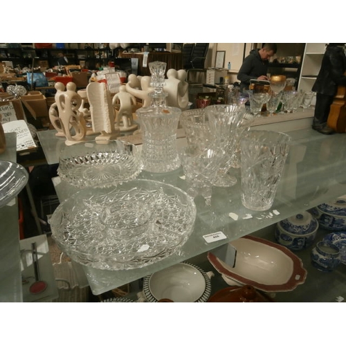 406 - Small collection of glassware