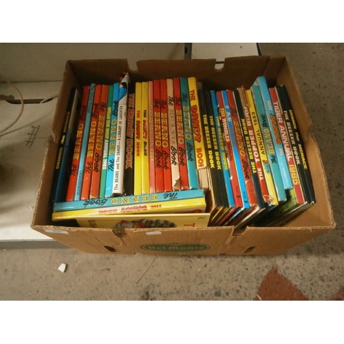 412 - Box of comic books inc Dandy, Beano, etc