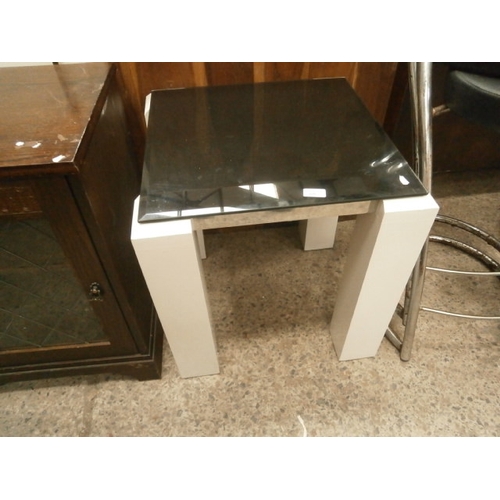 620 - Modern glass top lamp table