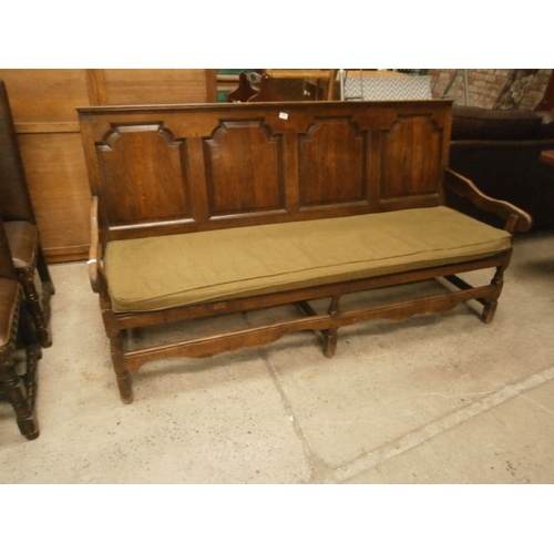 667 - Antique oak settle with cushion